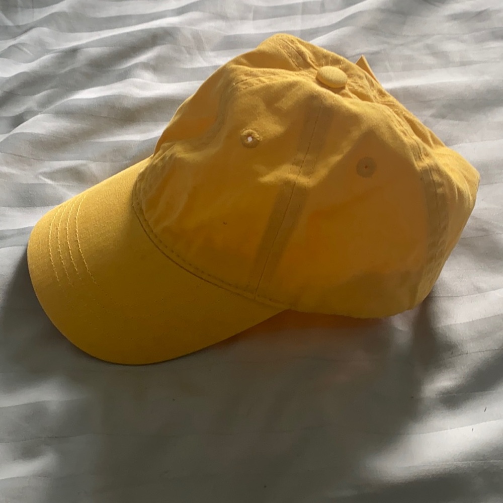 Yellow cap 🧢 - Picture 5 of 5